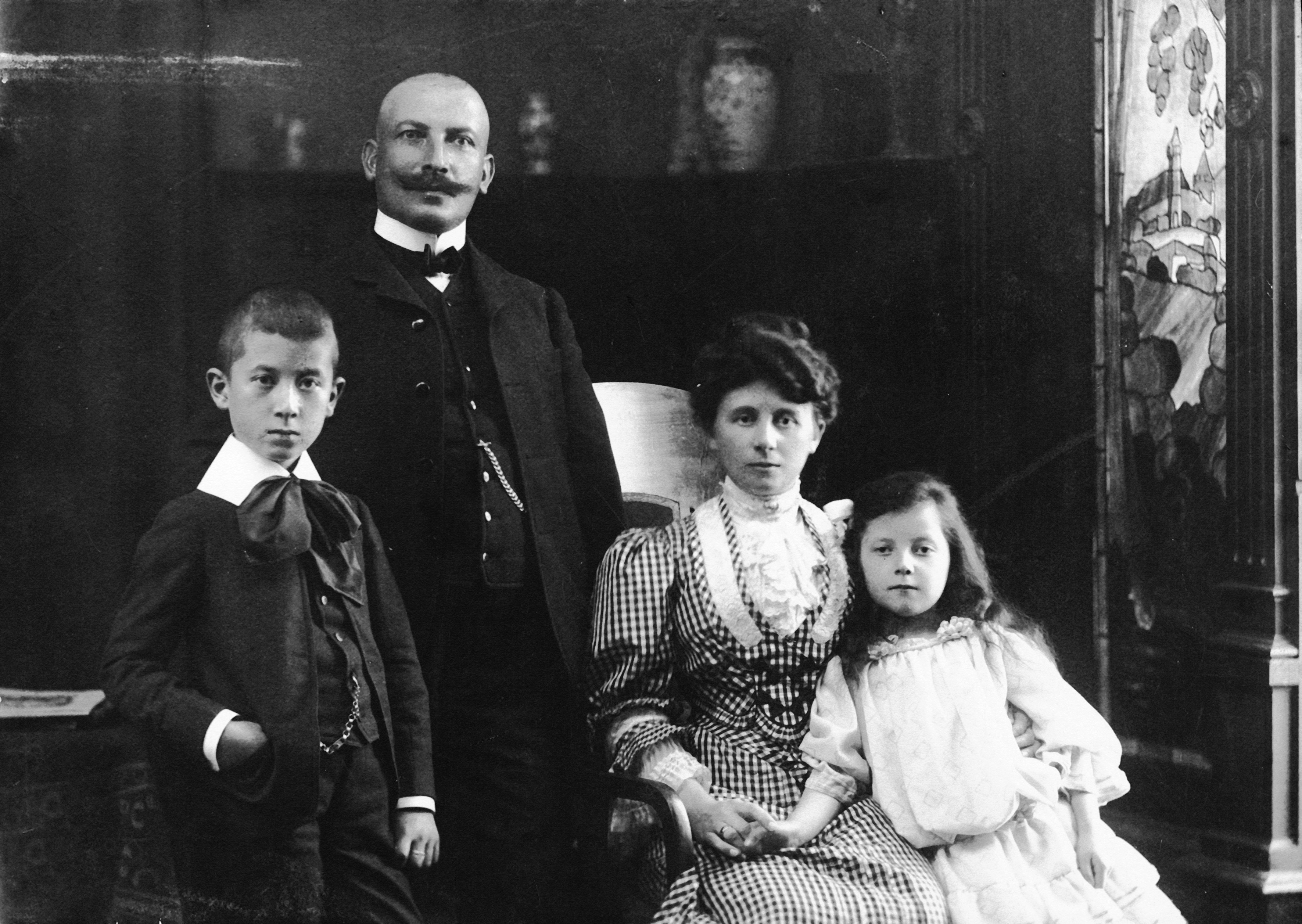 Benno Koppenhagen mit seiner Frau Olga, seinen Kindern Herbert und Hertha, um 1905