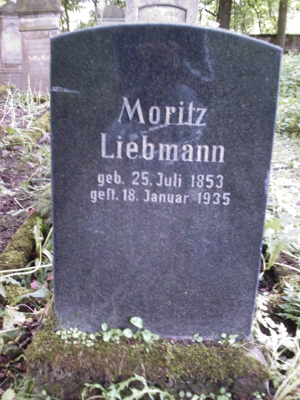 Grabstein auf dem jüdischen Friedhof (Sammlung: Kerstin Möhring)“ von 1910 und 1925